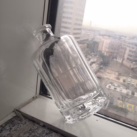 500 ミリリットル 700 ミリリットルユニークな多角形のクリアカスタマイズされたスピリットガラスボトルウィスキー/ウィスキー/テキューリア/日本酒用